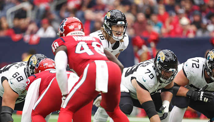 Lawrence prepares to take a snap against Houston's defense.